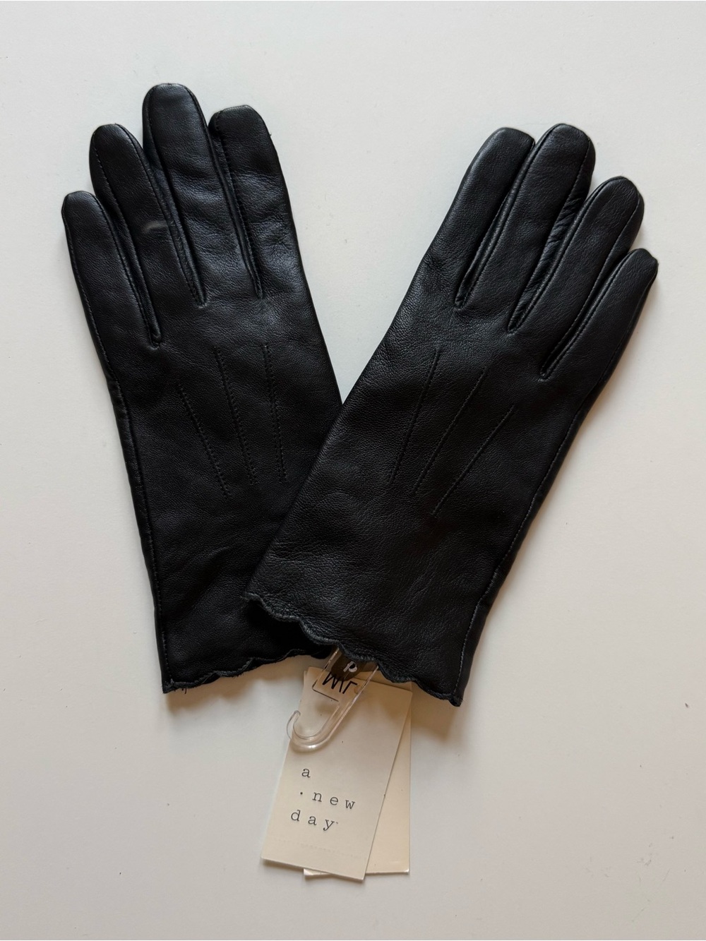 a new day Womens Black Leather Scalloped Touch-Screen Compatible Gloves - M/L